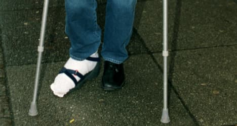 Smuggling Swede busted using fake leg casts