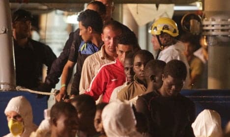 Italy arrests ten over migrant boat deaths