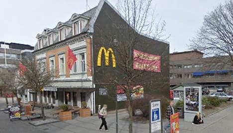 Norway McDonalds ejects lady for guide dog