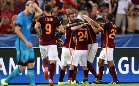 Florenzi stunner helps Roma hold Barca