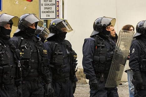 Czech police deploy to Austrian border
