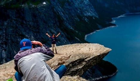 Norway stops Trolltunga photos after deadly fall
