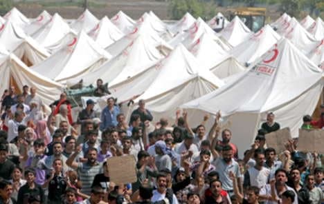 EU and Turkey strike deal to halt refugee flow