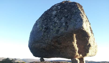 Hiker stumbles upon 'floating' boulder