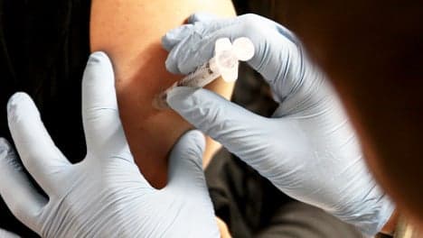 Pharmacies offer flu jabs without prescriptions