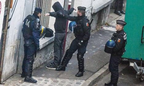 France sticks to plan to strip terrorists' passports