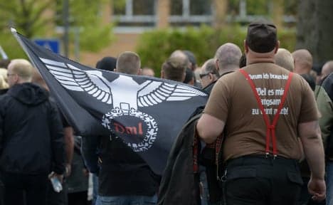 Islamists and neo-Nazis 'more prepared for violence'