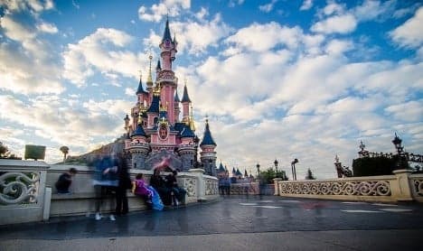 Police 'arrest partner of armed man at Disneyland Paris'