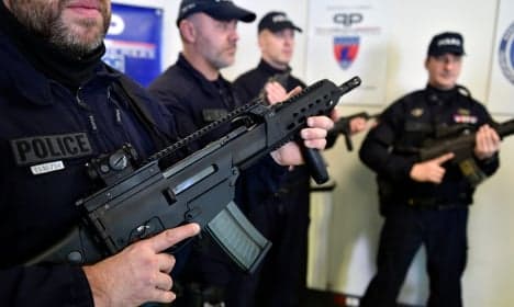 Paris police to be equipped with assault rifles