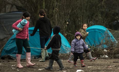 Calais: UN slams 'appalling' conditions for migrant kids