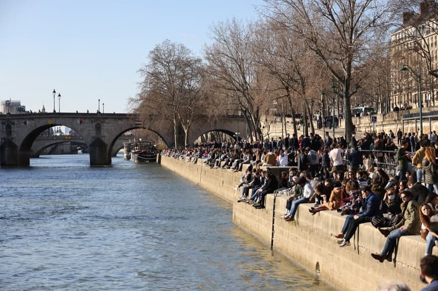 The 14 scams that tourists in Paris should look out for