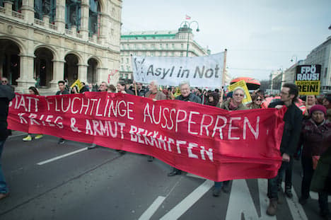 Thousands protest against refugee policies in Vienna