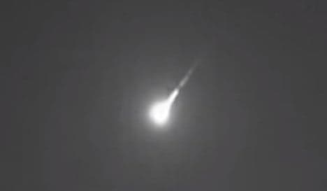 Giant fireball streaks over Spain 'turning night into day'