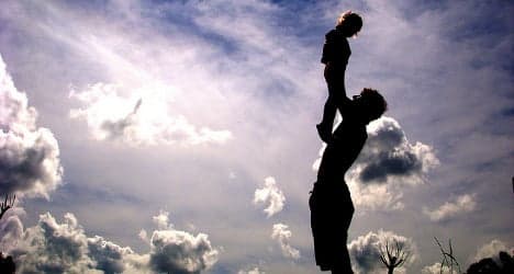Fathers should share parental leave, says commission