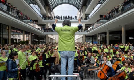 Berlin mall occupied by 1,000-strong 'flashmob orchestra'