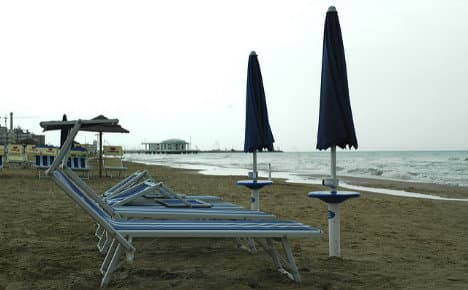 Venice beaches offer 'sun or your money back' deal