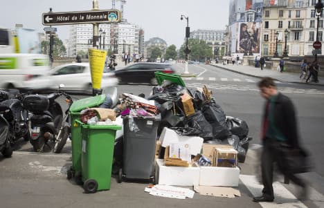 Rubbish strike in Paris to continue for FIVE more days