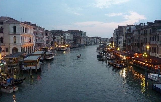 Venice to pay for funeral of migrant whose suicide was filmed by tourists