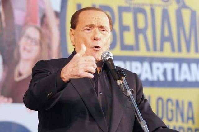 Berlusconi auctions off lunch date with himself to help earthquake victims