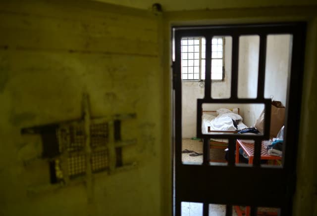 Three inmates used knotted bedsheets to escape Florence jail