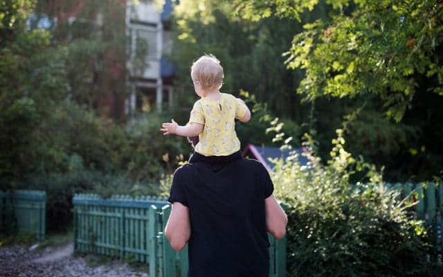 Share parental leave evenly if you want your relationship to last, Swedish study shows