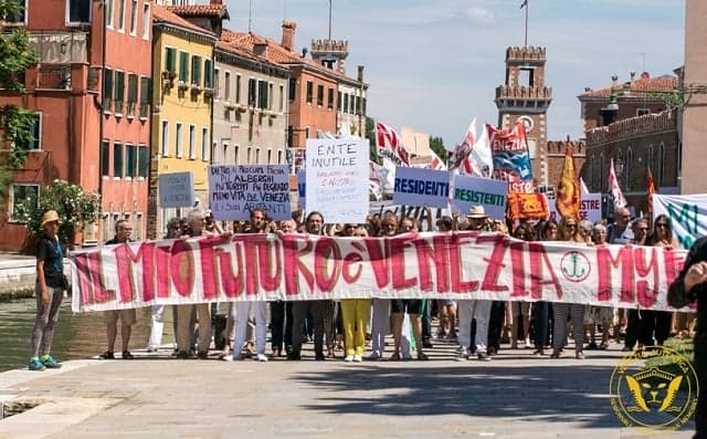 Venice residents protest against tourist influx