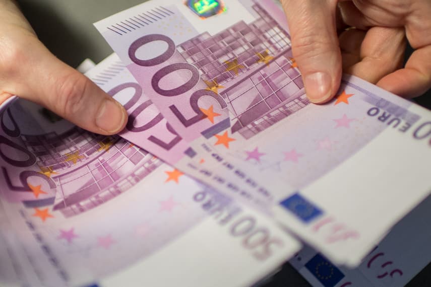 13-year-old found handing out thousands of euros 'to make friends'