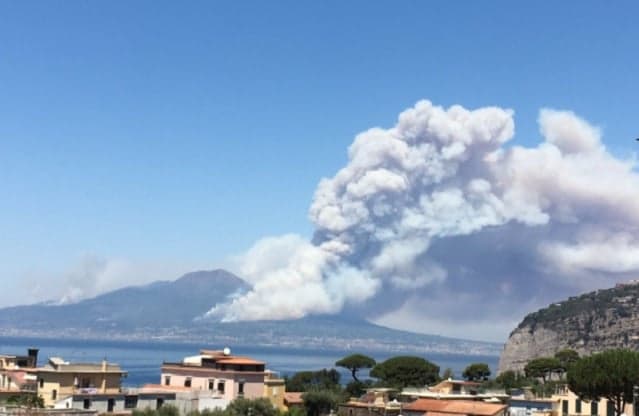 A huge blaze has broken out at Mount Vesuvius