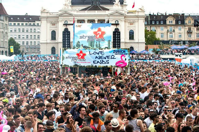 Close to a million attend Zurich’s biggest street party