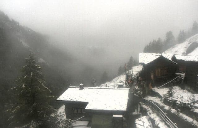 Brr! Snow interrupts Swiss summer