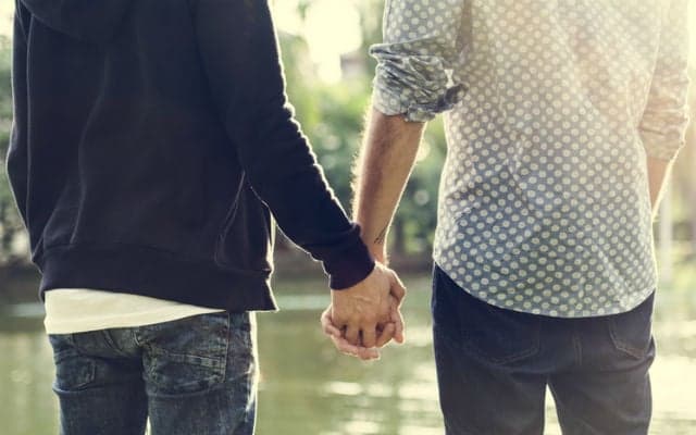 Gay couple forbidden from hugging at Italian beach resort