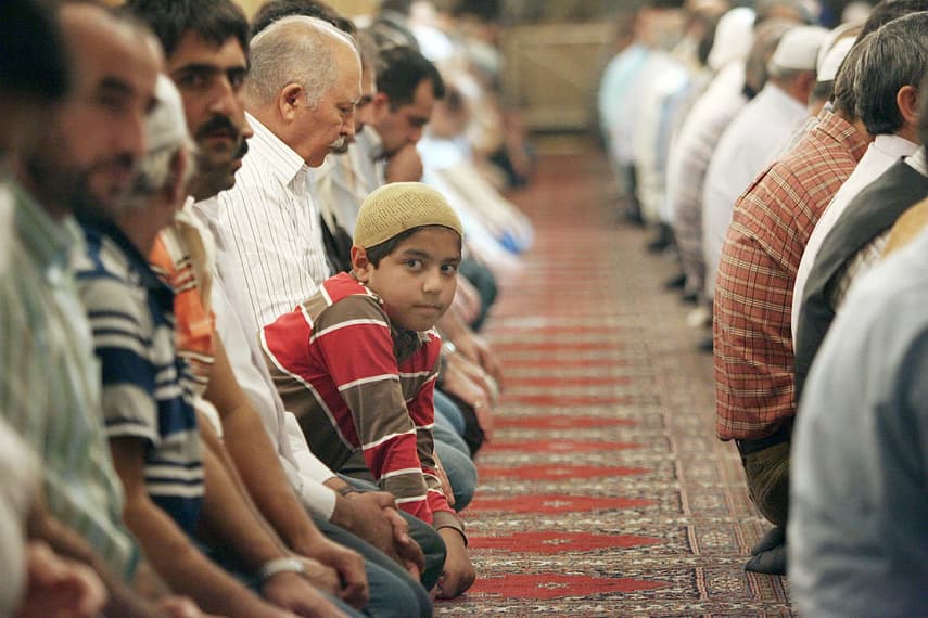 Interior Minister upsets colleagues by suggesting Germany could celebrate Muslim holidays