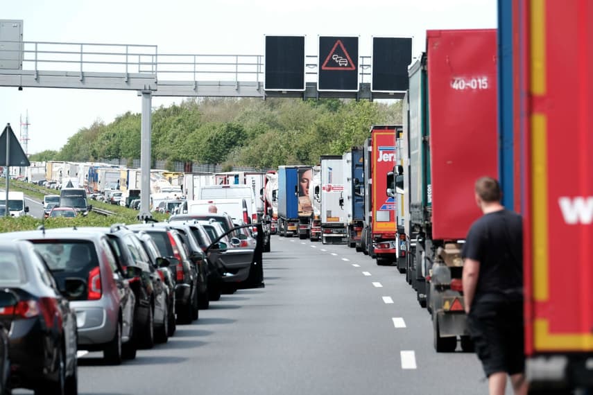 Truck driver seriously injured trying to stop car misusing Autobahn rescue lane