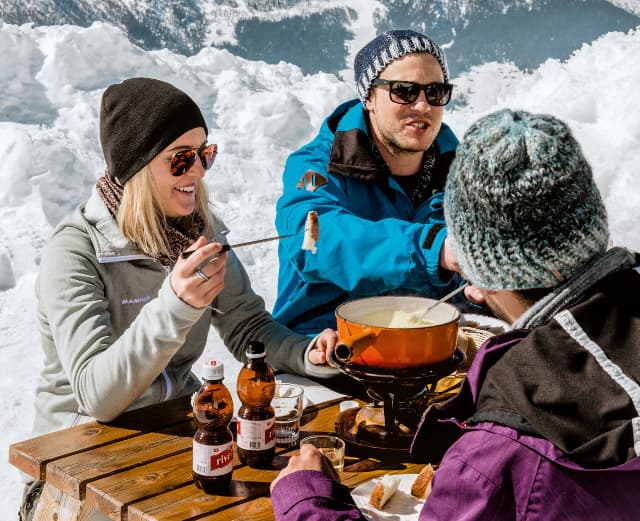 How to enjoy cheese fondue like the Swiss