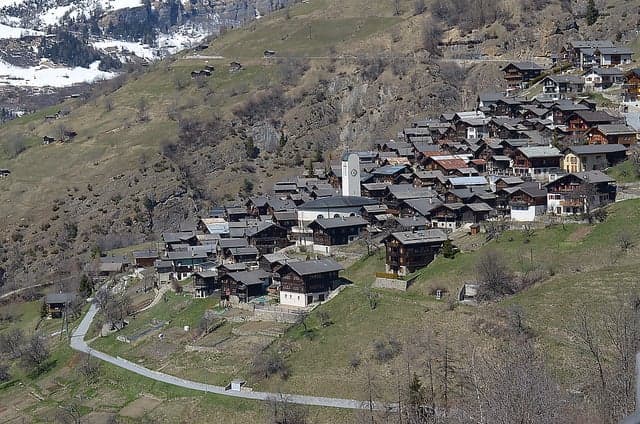 Swiss village votes in favour of paying (some) people to live there
