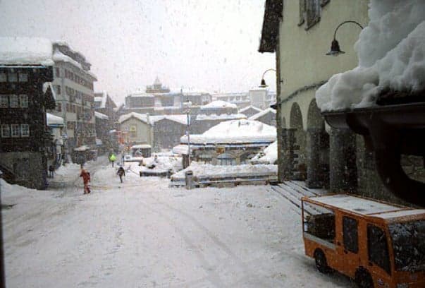 13,000 tourists stranded in Zermatt, village cut off as avalanche risk raised to max