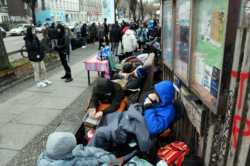 dood wervelkolom dek Shoe-Bahn: Berliners queue for sneaker with sewn-in annual transit ticket -  The Local