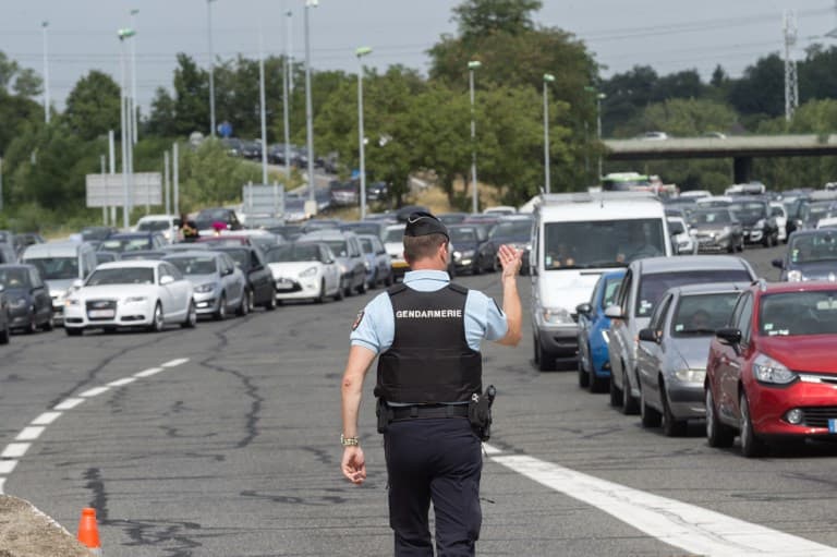 French highway cops hunt elusive 'good' drivers to hand out €50 rewards