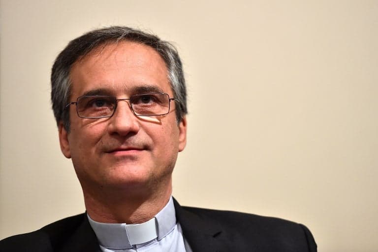 Vatican communications chief quits over 'lettergate'