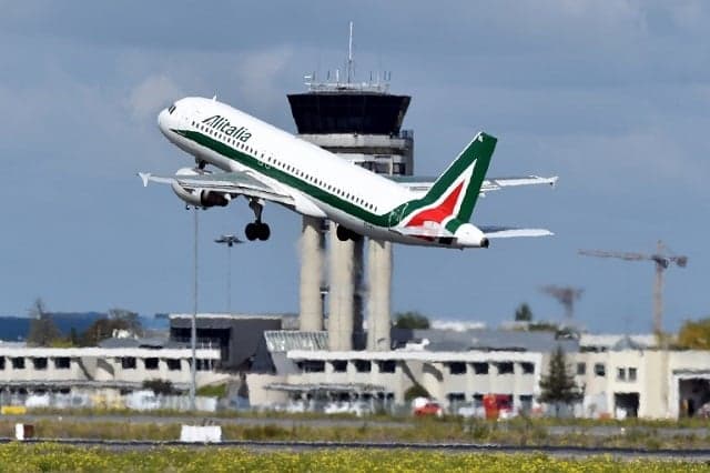 EasyJet one of three airlines in the running to take over Alitalia