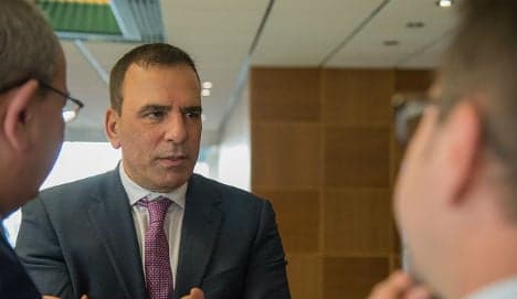 Telecom Italia CEO to quit if vulture fund wins board battle