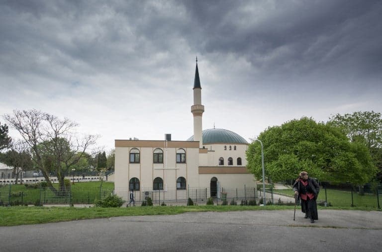 Austrian Muslims denounce decision to close mosques and expel imams