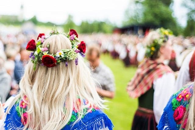 The seven bizarre traditions that make up Swedish Midsummer - The Local