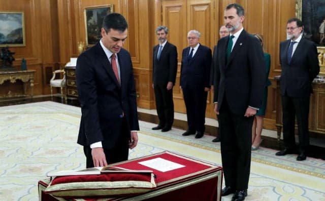 Spain's new PM first to take oath of office without bible
