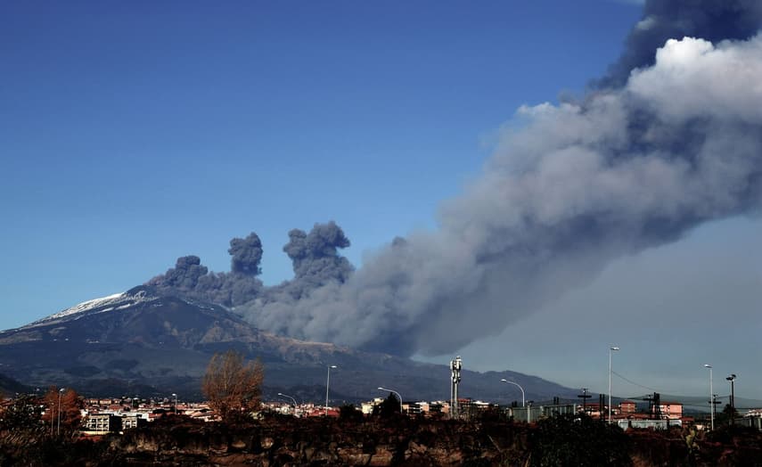 Mount Etna eruption causes airspace closure