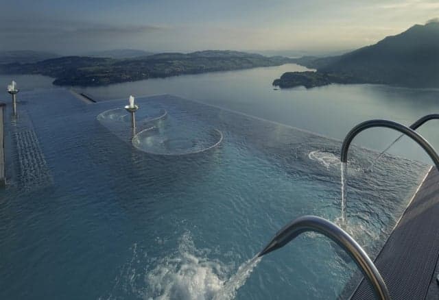 No mobiles: Swiss luxury resort imposes partial 'selfie ban' at infinity pool