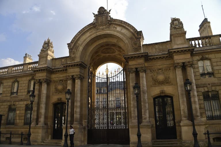 French police arrest teenager over 'plot to attack Elysées Palace'