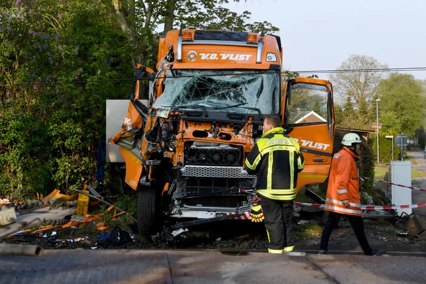 Update: 12 injured after train and truck collide near Hamburg