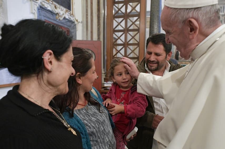 'Resist': Pope meets Roma family hounded by racist mobs in Rome