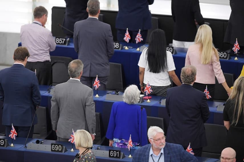 VIDEO: Pro-Brexit MEPs spark anger by turning backs at European anthem